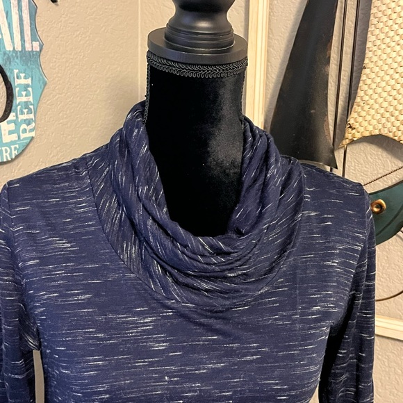 LOGO Heathered Navy Cowl Neck Sharkbite top!!  Size XS - Picture 9 of 9